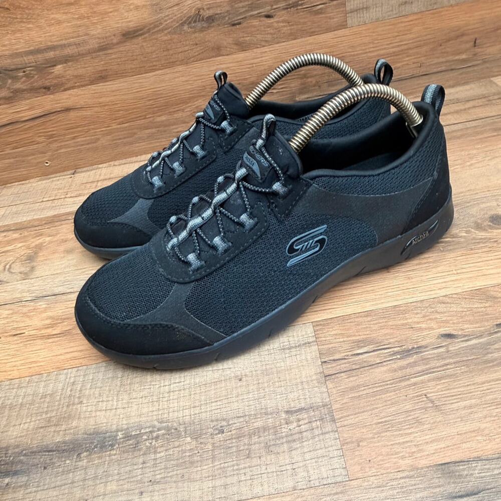 Skechers size 10 Arch Fit Refine - Her Best sneakers